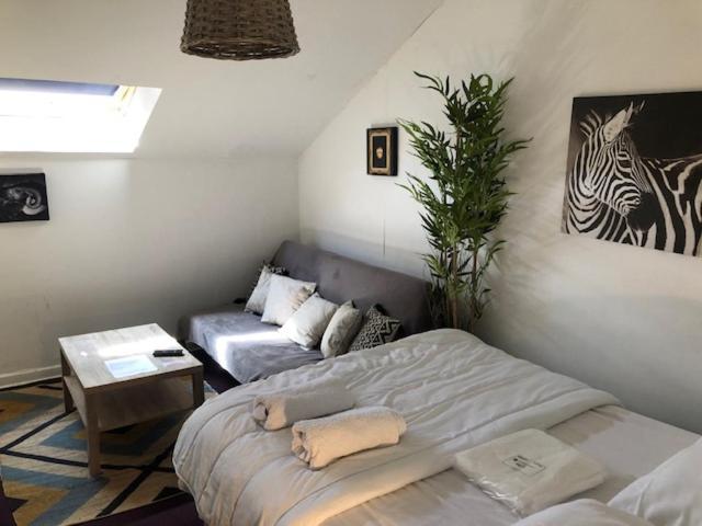 Le Victor Hugo 4 D Et Sa Pizza Offerte Apartment Aurillac Exterior photo